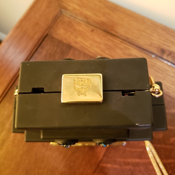 MCM Rare Robot Purse - Picture 8 of 10